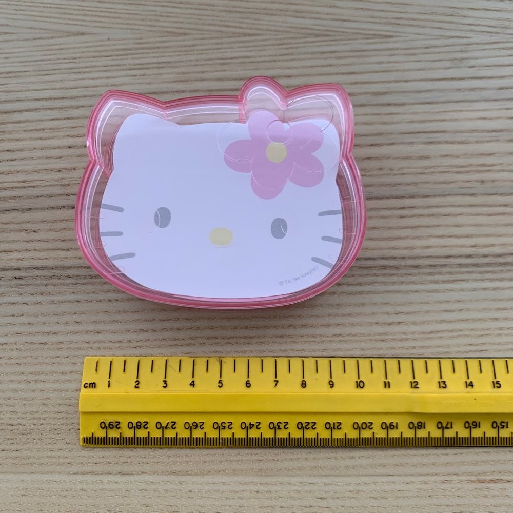 VINTAGE 1999 HELLO KITTY NOTE PAD IN PLASTIC CASE